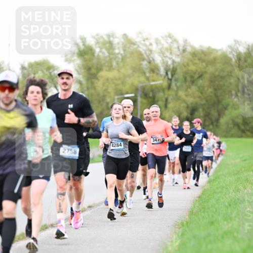 07.04.2024 - 43. Internationalen Wilhelmsburger Insellauf Dr. Thomas Lammeyer http://msf.ph/oto/6039417 07.04.2024 10:31:40 Laufen 2758, 4284, 347, 26, 43 meine-sportfotos.de
