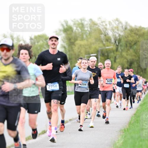07.04.2024 - 43. Internationalen Wilhelmsburger Insellauf Dr. Thomas Lammeyer http://msf.ph/oto/6039420 07.04.2024 10:31:40 Laufen 2758, 4284, 3479, 2643 meine-sportfotos.de