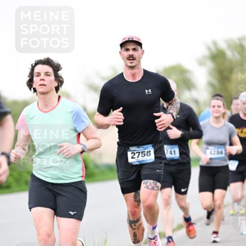 07.04.2024 - 43. Internationalen Wilhelmsburger Insellauf Dr. Thomas Lammeyer http://msf.ph/oto/6039425 07.04.2024 10:31:42 Laufen 8, 2758, 741 meine-sportfotos.de