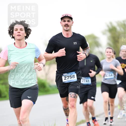 07.04.2024 - 43. Internationalen Wilhelmsburger Insellauf Dr. Thomas Lammeyer http://msf.ph/oto/6039426 07.04.2024 10:31:42 Laufen 2758, 2741 meine-sportfotos.de