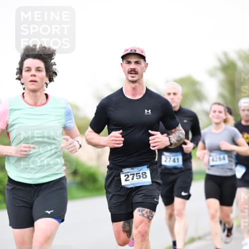 07.04.2024 - 43. Internationalen Wilhelmsburger Insellauf Dr. Thomas Lammeyer http://msf.ph/oto/6039427 07.04.2024 10:31:42 Laufen 2758, 2741 meine-sportfotos.de