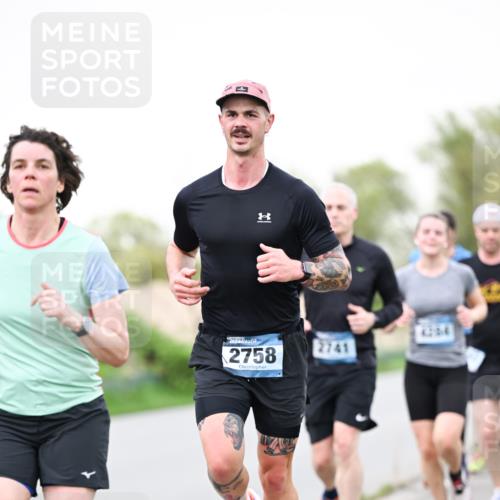 07.04.2024 - 43. Internationalen Wilhelmsburger Insellauf Dr. Thomas Lammeyer http://msf.ph/oto/6039428 07.04.2024 10:31:42 Laufen 1, 2758, 4294, 2741 meine-sportfotos.de