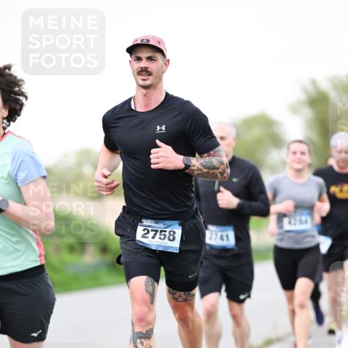 07.04.2024 - 43. Internationalen Wilhelmsburger Insellauf Dr. Thomas Lammeyer http://msf.ph/oto/6039429 07.04.2024 10:31:42 Laufen 2758, 2741 meine-sportfotos.de