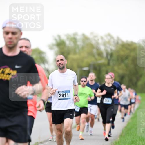 07.04.2024 - 43. Internationalen Wilhelmsburger Insellauf Dr. Thomas Lammeyer http://msf.ph/oto/6039442 07.04.2024 10:31:45 Laufen 3911, 216, 43 meine-sportfotos.de
