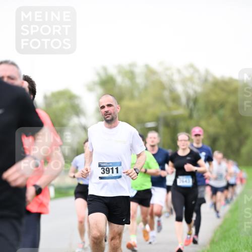 07.04.2024 - 43. Internationalen Wilhelmsburger Insellauf Dr. Thomas Lammeyer http://msf.ph/oto/6039444 07.04.2024 10:31:46 Laufen 3911 meine-sportfotos.de