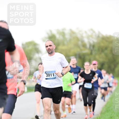 07.04.2024 - 43. Internationalen Wilhelmsburger Insellauf Dr. Thomas Lammeyer http://msf.ph/oto/6039445 07.04.2024 10:31:46 Laufen 3911 meine-sportfotos.de