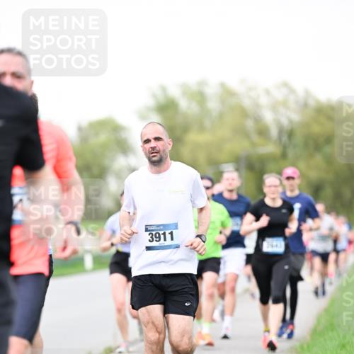 07.04.2024 - 43. Internationalen Wilhelmsburger Insellauf Dr. Thomas Lammeyer http://msf.ph/oto/6039446 07.04.2024 10:31:46 Laufen 3911 meine-sportfotos.de
