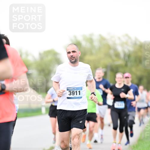 07.04.2024 - 43. Internationalen Wilhelmsburger Insellauf Dr. Thomas Lammeyer http://msf.ph/oto/6039448 07.04.2024 10:31:46 Laufen 3911 meine-sportfotos.de
