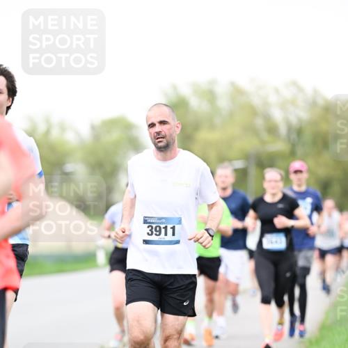 07.04.2024 - 43. Internationalen Wilhelmsburger Insellauf Dr. Thomas Lammeyer http://msf.ph/oto/6039449 07.04.2024 10:31:46 Laufen 3911 meine-sportfotos.de