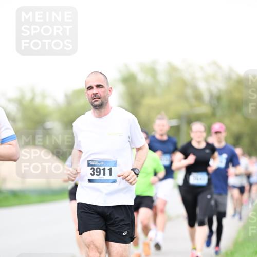 07.04.2024 - 43. Internationalen Wilhelmsburger Insellauf Dr. Thomas Lammeyer http://msf.ph/oto/6039451 07.04.2024 10:31:46 Laufen 3911 meine-sportfotos.de