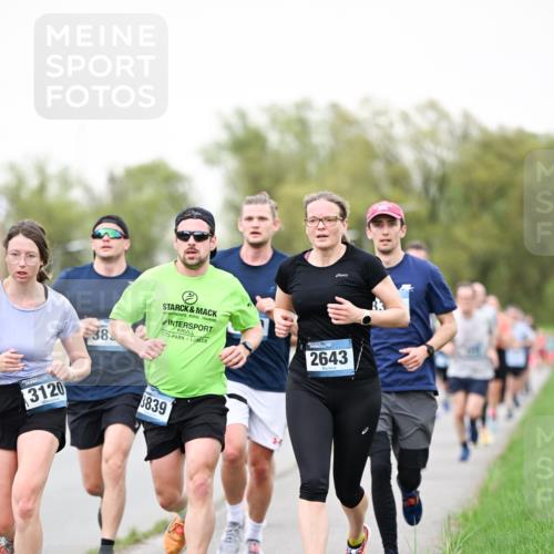 07.04.2024 - 43. Internationalen Wilhelmsburger Insellauf Dr. Thomas Lammeyer http://msf.ph/oto/6039460 07.04.2024 10:31:48 Laufen 3120, 38, 2643, 8839 meine-sportfotos.de
