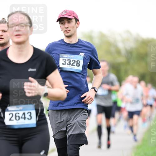 07.04.2024 - 43. Internationalen Wilhelmsburger Insellauf Dr. Thomas Lammeyer http://msf.ph/oto/6039471 07.04.2024 10:31:51 Laufen 2643, 1999, 3328 meine-sportfotos.de