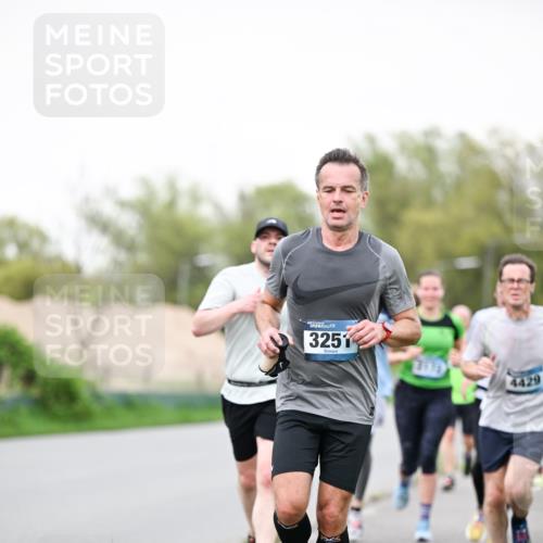 07.04.2024 - 43. Internationalen Wilhelmsburger Insellauf Dr. Thomas Lammeyer http://msf.ph/oto/6039473 07.04.2024 10:31:53 Laufen 3251, 4429 meine-sportfotos.de