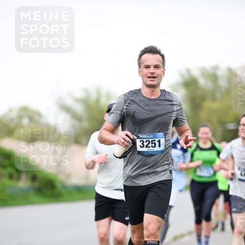 07.04.2024 - 43. Internationalen Wilhelmsburger Insellauf Dr. Thomas Lammeyer http://msf.ph/oto/6039477 07.04.2024 10:31:54 Laufen 3251 meine-sportfotos.de