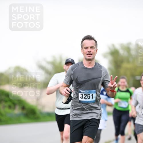 07.04.2024 - 43. Internationalen Wilhelmsburger Insellauf Dr. Thomas Lammeyer http://msf.ph/oto/6039478 07.04.2024 10:31:54 Laufen 3251 meine-sportfotos.de