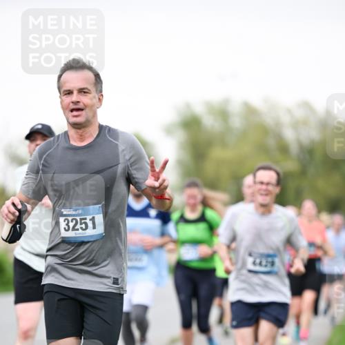 07.04.2024 - 43. Internationalen Wilhelmsburger Insellauf Dr. Thomas Lammeyer http://msf.ph/oto/6039481 07.04.2024 10:31:55 Laufen 3251, 6429 meine-sportfotos.de