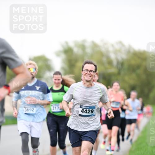 07.04.2024 - 43. Internationalen Wilhelmsburger Insellauf Dr. Thomas Lammeyer http://msf.ph/oto/6039482 07.04.2024 10:31:55 Laufen 3692, 4429 meine-sportfotos.de