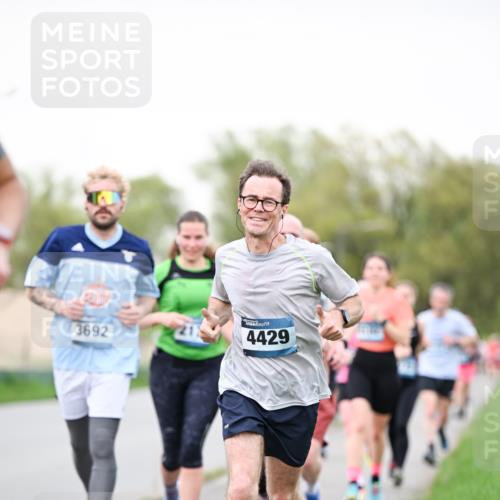 07.04.2024 - 43. Internationalen Wilhelmsburger Insellauf Dr. Thomas Lammeyer http://msf.ph/oto/6039484 07.04.2024 10:31:55 Laufen 3692, 4429 meine-sportfotos.de