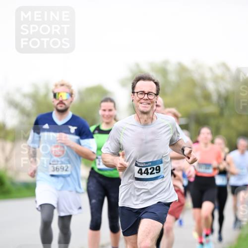 07.04.2024 - 43. Internationalen Wilhelmsburger Insellauf Dr. Thomas Lammeyer http://msf.ph/oto/6039486 07.04.2024 10:31:56 Laufen 3692, 4429 meine-sportfotos.de