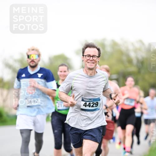 07.04.2024 - 43. Internationalen Wilhelmsburger Insellauf Dr. Thomas Lammeyer http://msf.ph/oto/6039487 07.04.2024 10:31:56 Laufen 3692, 4429 meine-sportfotos.de