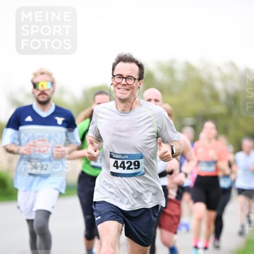 07.04.2024 - 43. Internationalen Wilhelmsburger Insellauf Dr. Thomas Lammeyer http://msf.ph/oto/6039489 07.04.2024 10:31:56 Laufen 3692, 4429 meine-sportfotos.de