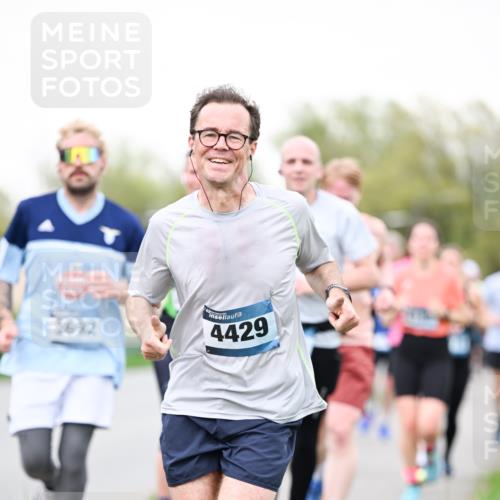 07.04.2024 - 43. Internationalen Wilhelmsburger Insellauf Dr. Thomas Lammeyer http://msf.ph/oto/6039491 07.04.2024 10:31:56 Laufen 3692, 4429 meine-sportfotos.de