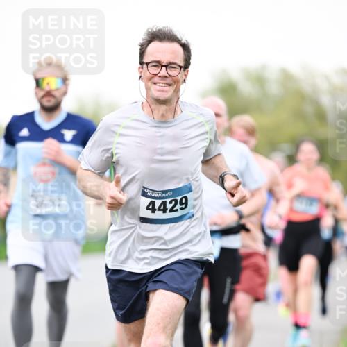 07.04.2024 - 43. Internationalen Wilhelmsburger Insellauf Dr. Thomas Lammeyer http://msf.ph/oto/6039492 07.04.2024 10:31:57 Laufen 3692, 43, 4429 meine-sportfotos.de
