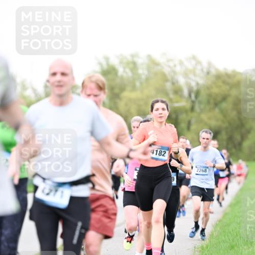 07.04.2024 - 43. Internationalen Wilhelmsburger Insellauf Dr. Thomas Lammeyer http://msf.ph/oto/6039495 07.04.2024 10:31:57 Laufen 4182, 9, 2268 meine-sportfotos.de