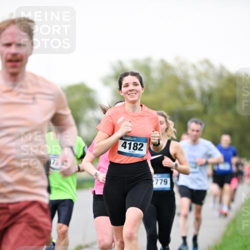 07.04.2024 - 43. Internationalen Wilhelmsburger Insellauf Dr. Thomas Lammeyer http://msf.ph/oto/6039500 07.04.2024 10:31:59 Laufen 372, 6, 4182, 779 meine-sportfotos.de