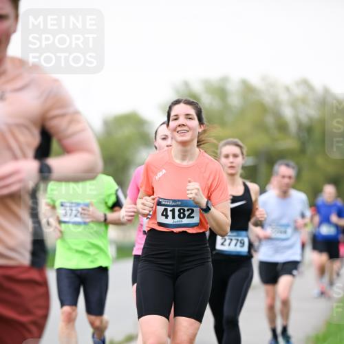 07.04.2024 - 43. Internationalen Wilhelmsburger Insellauf Dr. Thomas Lammeyer http://msf.ph/oto/6039502 07.04.2024 10:31:59 Laufen 3726, 4182, 2779 meine-sportfotos.de