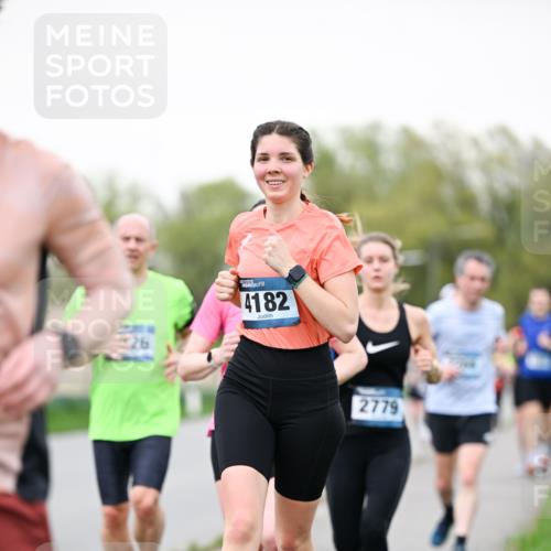 07.04.2024 - 43. Internationalen Wilhelmsburger Insellauf Dr. Thomas Lammeyer http://msf.ph/oto/6039503 07.04.2024 10:31:59 Laufen 26, 4182, 2779 meine-sportfotos.de