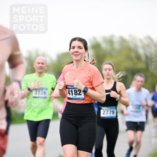07.04.2024 - 43. Internationalen Wilhelmsburger Insellauf Dr. Thomas Lammeyer http://msf.ph/oto/6039504 07.04.2024 10:31:59 Laufen 3726, 4182, 2779 meine-sportfotos.de