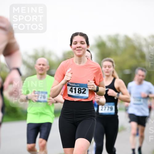 07.04.2024 - 43. Internationalen Wilhelmsburger Insellauf Dr. Thomas Lammeyer http://msf.ph/oto/6039505 07.04.2024 10:31:59 Laufen 5726, 43, 4182, 2779 meine-sportfotos.de