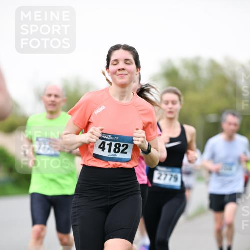 07.04.2024 - 43. Internationalen Wilhelmsburger Insellauf Dr. Thomas Lammeyer http://msf.ph/oto/6039507 07.04.2024 10:32:00 Laufen 4182, 2779 meine-sportfotos.de