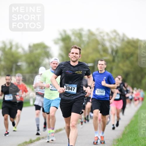 07.04.2024 - 43. Internationalen Wilhelmsburger Insellauf Dr. Thomas Lammeyer http://msf.ph/oto/6039527 07.04.2024 10:32:04 Laufen 3947, 3260 meine-sportfotos.de