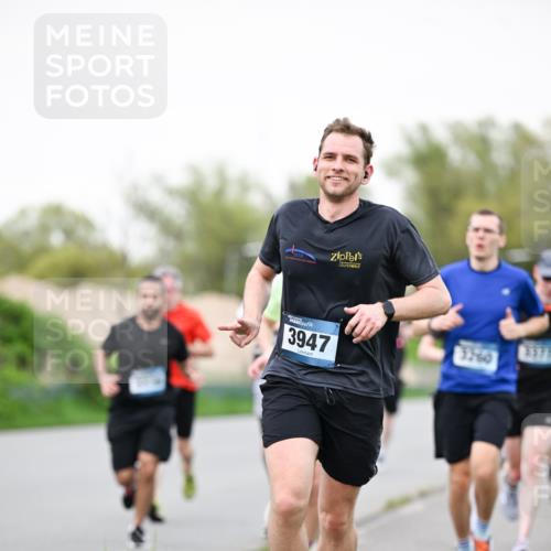 07.04.2024 - 43. Internationalen Wilhelmsburger Insellauf Dr. Thomas Lammeyer http://msf.ph/oto/6039535 07.04.2024 10:32:05 Laufen 3947, 5377, 3260 meine-sportfotos.de