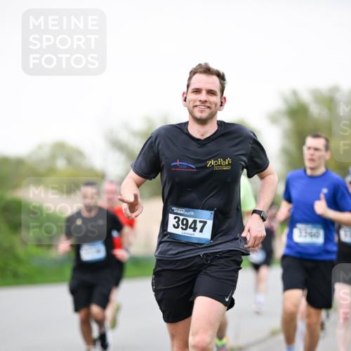 07.04.2024 - 43. Internationalen Wilhelmsburger Insellauf Dr. Thomas Lammeyer http://msf.ph/oto/6039538 07.04.2024 10:32:05 Laufen 3947, 3, 31640 meine-sportfotos.de