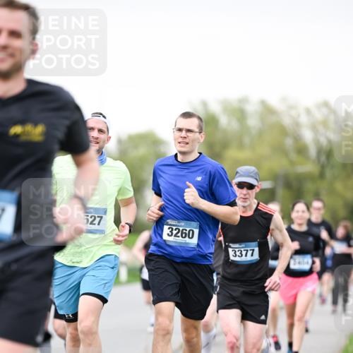 07.04.2024 - 43. Internationalen Wilhelmsburger Insellauf Dr. Thomas Lammeyer http://msf.ph/oto/6039541 07.04.2024 10:32:06 Laufen 527, 3260, 3377, 2, 413, 4 meine-sportfotos.de