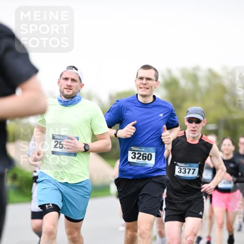 07.04.2024 - 43. Internationalen Wilhelmsburger Insellauf Dr. Thomas Lammeyer http://msf.ph/oto/6039544 07.04.2024 10:32:06 Laufen 25, 3260, 3377 meine-sportfotos.de