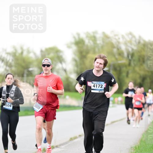 07.04.2024 - 43. Internationalen Wilhelmsburger Insellauf Dr. Thomas Lammeyer http://msf.ph/oto/6039588 07.04.2024 10:32:15 Laufen 3005, 504, 4172, 4172 meine-sportfotos.de