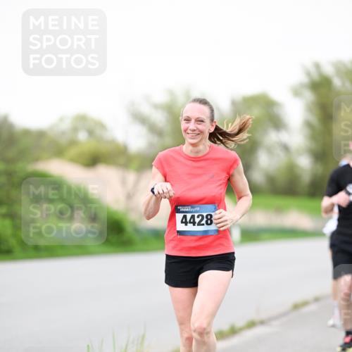 07.04.2024 - 43. Internationalen Wilhelmsburger Insellauf Dr. Thomas Lammeyer http://msf.ph/oto/6039630 07.04.2024 10:32:24 Laufen 4428 meine-sportfotos.de