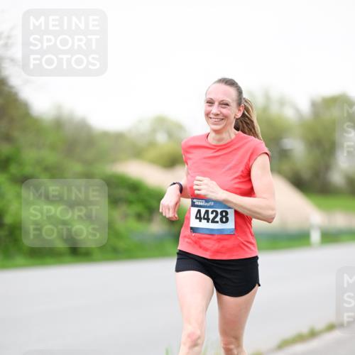 07.04.2024 - 43. Internationalen Wilhelmsburger Insellauf Dr. Thomas Lammeyer http://msf.ph/oto/6039633 07.04.2024 10:32:24 Laufen 4428 meine-sportfotos.de