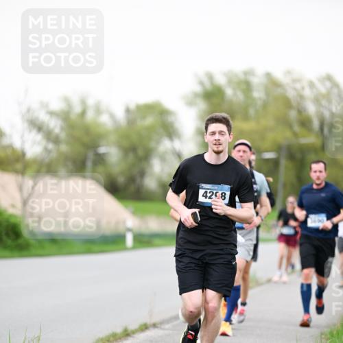 07.04.2024 - 43. Internationalen Wilhelmsburger Insellauf Dr. Thomas Lammeyer http://msf.ph/oto/6039635 07.04.2024 10:32:25 Laufen 4258 meine-sportfotos.de