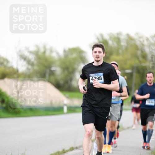 07.04.2024 - 43. Internationalen Wilhelmsburger Insellauf Dr. Thomas Lammeyer http://msf.ph/oto/6039636 07.04.2024 10:32:25 Laufen 4298 meine-sportfotos.de