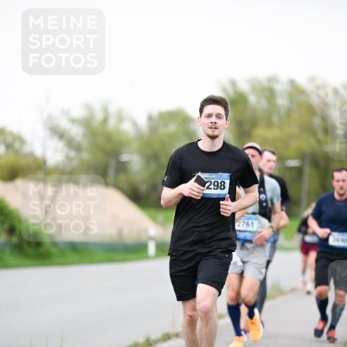 07.04.2024 - 43. Internationalen Wilhelmsburger Insellauf Dr. Thomas Lammeyer http://msf.ph/oto/6039637 07.04.2024 10:32:25 Laufen 298, 2761 meine-sportfotos.de