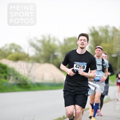 07.04.2024 - 43. Internationalen Wilhelmsburger Insellauf Dr. Thomas Lammeyer http://msf.ph/oto/6039639 07.04.2024 10:32:25 Laufen 4298 meine-sportfotos.de