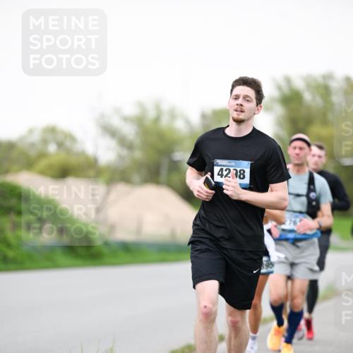 07.04.2024 - 43. Internationalen Wilhelmsburger Insellauf Dr. Thomas Lammeyer http://msf.ph/oto/6039640 07.04.2024 10:32:26 Laufen 4238 meine-sportfotos.de