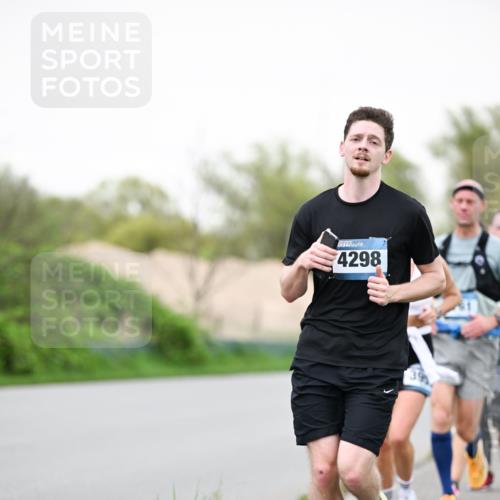 07.04.2024 - 43. Internationalen Wilhelmsburger Insellauf Dr. Thomas Lammeyer http://msf.ph/oto/6039642 07.04.2024 10:32:26 Laufen 4298 meine-sportfotos.de