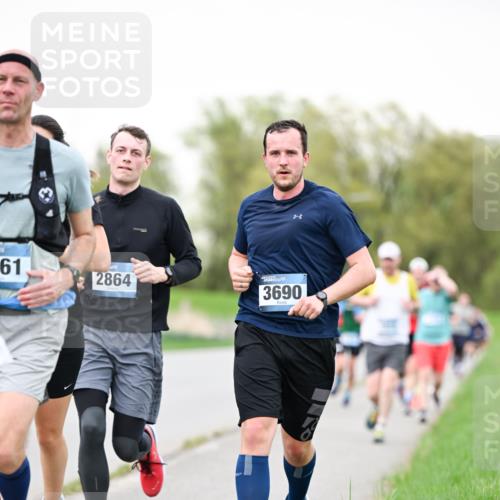 07.04.2024 - 43. Internationalen Wilhelmsburger Insellauf Dr. Thomas Lammeyer http://msf.ph/oto/6039649 07.04.2024 10:32:28 Laufen 61, 2864, 3690 meine-sportfotos.de