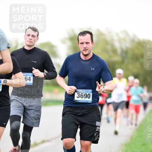 07.04.2024 - 43. Internationalen Wilhelmsburger Insellauf Dr. Thomas Lammeyer http://msf.ph/oto/6039653 07.04.2024 10:32:29 Laufen 64, 3690 meine-sportfotos.de
